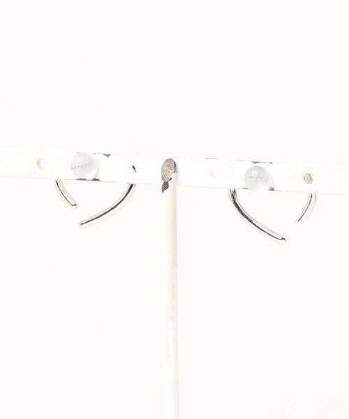 Fun & Daily(ファンアンドデイリー)の「ラインハートピアス(ピアス(両耳用)・レディース・シルバー/ゴールド・FREE)」の3枚目の写真