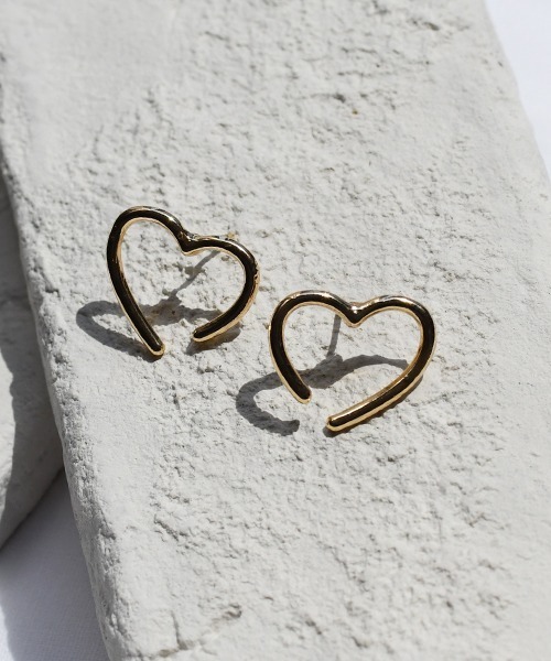 Fun & Daily(ファンアンドデイリー)の「ラインハートピアス(ピアス(両耳用)・レディース・シルバー/ゴールド・FREE)」の6枚目の写真