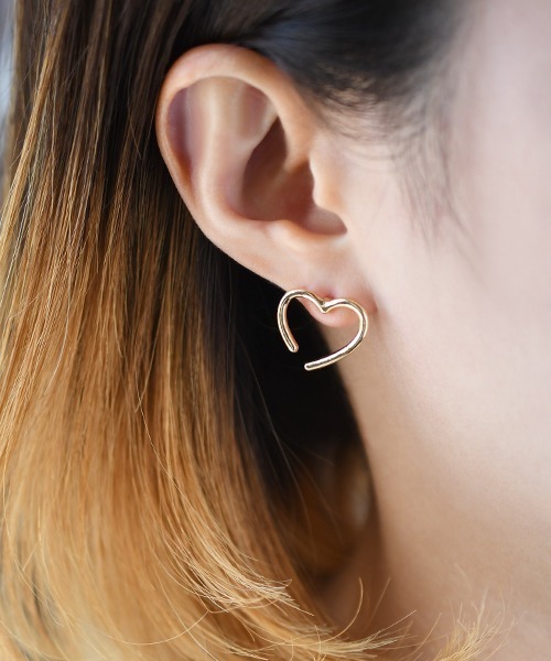 Fun & Daily(ファンアンドデイリー)の「ラインハートピアス(ピアス(両耳用)・レディース・シルバー/ゴールド・FREE)」の7枚目の写真