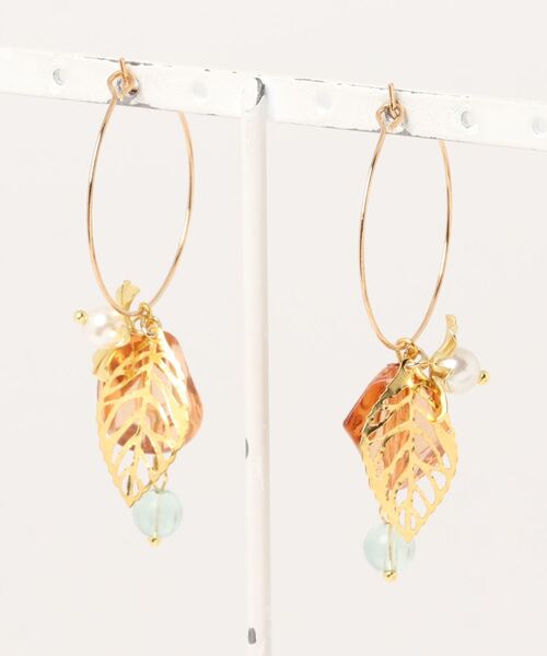tone(トーン)の「【MUURABBTI】お花とフローライトのフープピアス(MA)(ピアス(両耳用)・レディース・ゴールド・FREE)」の2枚目の写真