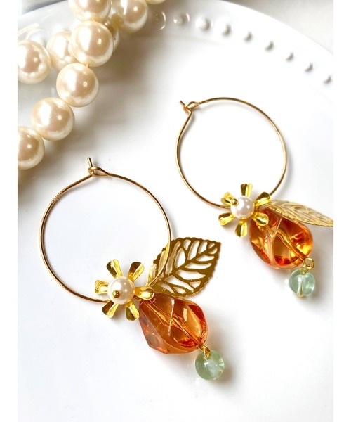tone(トーン)の「【MUURABBTI】お花とフローライトのフープピアス(MA)(ピアス(両耳用)・レディース・ゴールド・FREE)」の5枚目の写真
