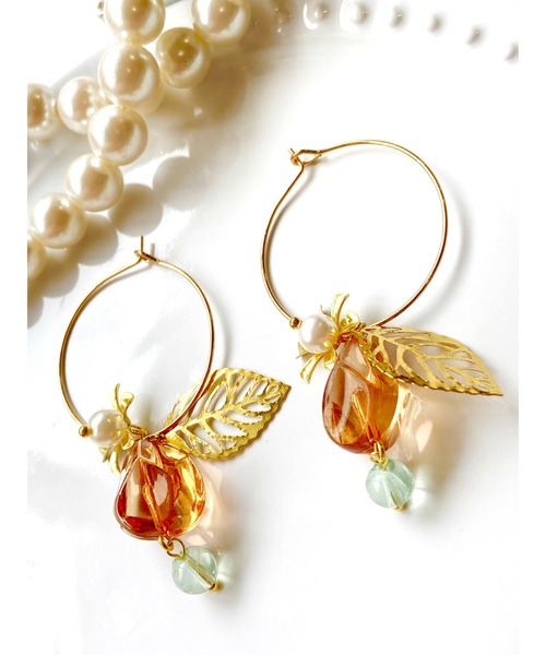 tone(トーン)の「【MUURABBTI】お花とフローライトのフープピアス(MA)(ピアス(両耳用)・レディース・ゴールド・FREE)」の3枚目の写真