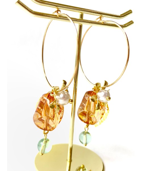 tone(トーン)の「【MUURABBTI】お花とフローライトのフープピアス(MA)(ピアス(両耳用)・レディース・ゴールド・FREE)」の4枚目の写真