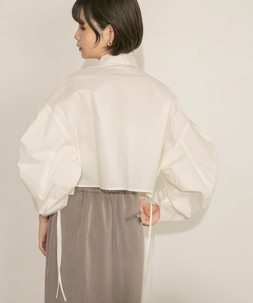 KBF（ケイビーエフ）の「ドロストギャザースリーブシャツ（シャツ/ブラウス・レディース・オフホワイト/ラベンダー/チャコールグレー・ONE）」の11枚目の写真
