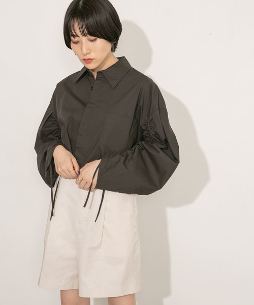 KBF（ケイビーエフ）の「ドロストギャザースリーブシャツ（シャツ/ブラウス・レディース・オフホワイト/ラベンダー/チャコールグレー・ONE）」の14枚目の写真