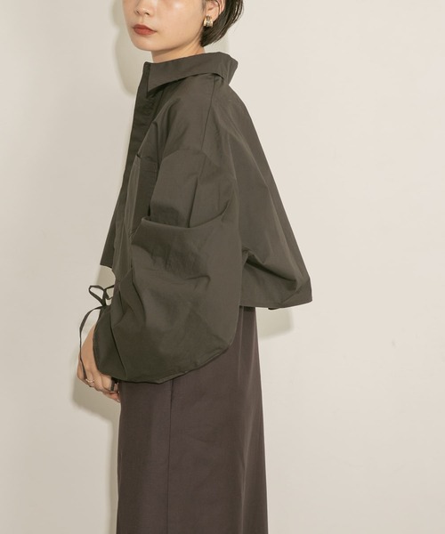 KBF（ケイビーエフ）の「ドロストギャザースリーブシャツ（シャツ/ブラウス・レディース・オフホワイト/ラベンダー/チャコールグレー・ONE）」の22枚目の写真