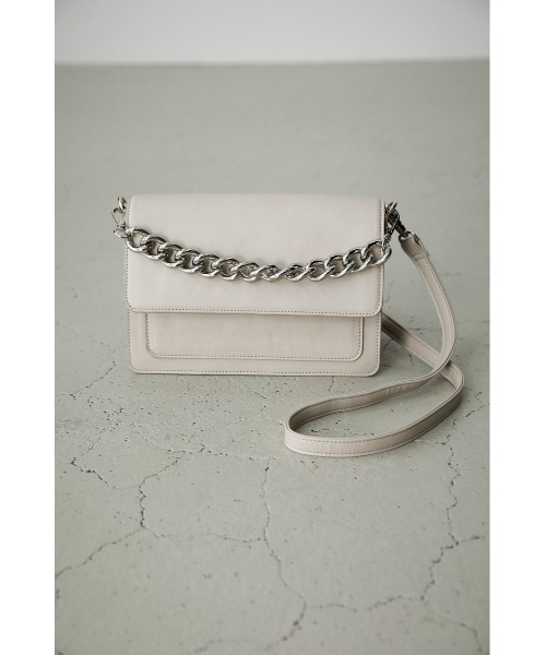 AZUL by moussy（アズールバイマウジー）の「CHUNKY CHAIN SHOULDER BAG/チャンキーチェーンショルダーバッグ（ショルダーバッグ・レディース・ブラック/ライトベージュ・FREE）」の2枚目の写真
