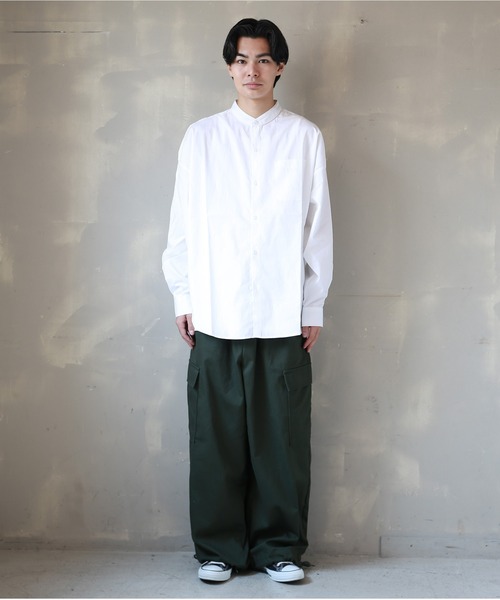 SPINNS(スピンズ)の「【ビックシルエット】長袖 ノーカラーシャツ(シャツ/ブラウス・メンズ・ホワイト/ブラック/サックスブルー・L)」の4枚目の写真