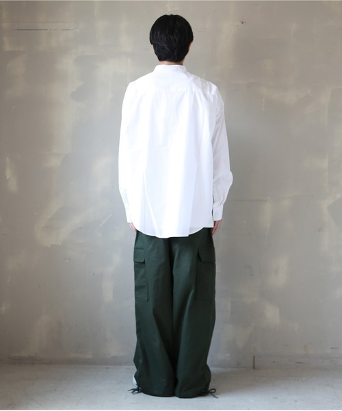 SPINNS(スピンズ)の「【ビックシルエット】長袖 ノーカラーシャツ(シャツ/ブラウス・メンズ・ホワイト/ブラック/サックスブルー・L)」の7枚目の写真