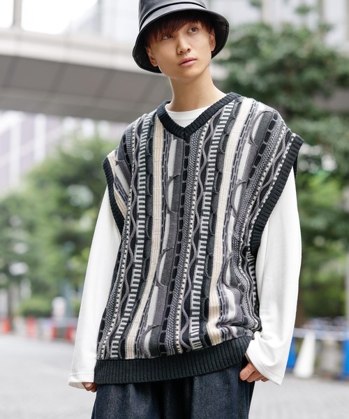 Beno(ビーノ)の「ヴィンテージライク ジャガード 3Dニットベスト(ベスト・メンズ・ベージュ系/グリーン系/ブラック系・M/L)」の2枚目の写真