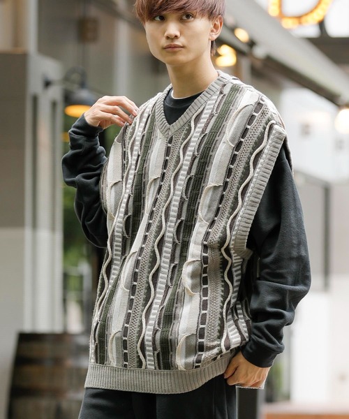 Beno(ビーノ)の「ヴィンテージライク ジャガード 3Dニットベスト(ベスト・メンズ・ベージュ系/グリーン系/ブラック系・M/L)」の3枚目の写真