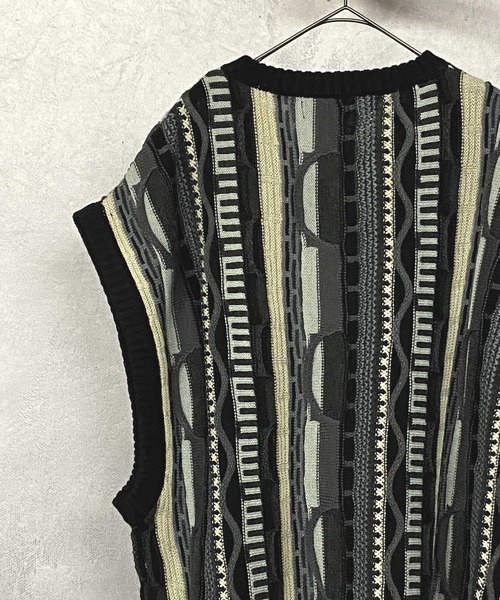 Beno(ビーノ)の「ヴィンテージライク ジャガード 3Dニットベスト(ベスト・メンズ・ベージュ系/グリーン系/ブラック系・M/L)」の5枚目の写真