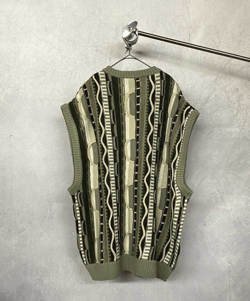 Beno(ビーノ)の「ヴィンテージライク ジャガード 3Dニットベスト(ベスト・メンズ・ベージュ系/グリーン系/ブラック系・M/L)」の7枚目の写真
