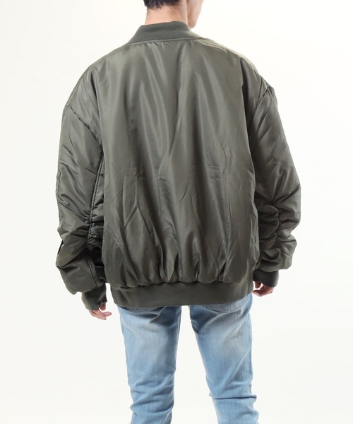 TopIsm（トップイズム）の「撥水加工 ドロップショルダー 中綿MA-1ジャケット（MA-1・メンズ・ホワイト/ブラック/ネイビー/カーキ・M/L/XL）」の11枚目の写真