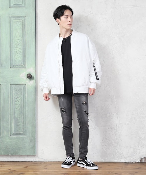 TopIsm（トップイズム）の「撥水加工 ドロップショルダー 中綿MA-1ジャケット（MA-1・メンズ・ホワイト/ブラック/ネイビー/カーキ・M/L/XL）」の5枚目の写真