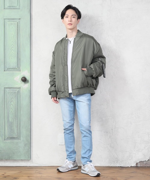 TopIsm（トップイズム）の「撥水加工 ドロップショルダー 中綿MA-1ジャケット（MA-1・メンズ・ホワイト/ブラック/ネイビー/カーキ・M/L/XL）」の7枚目の写真