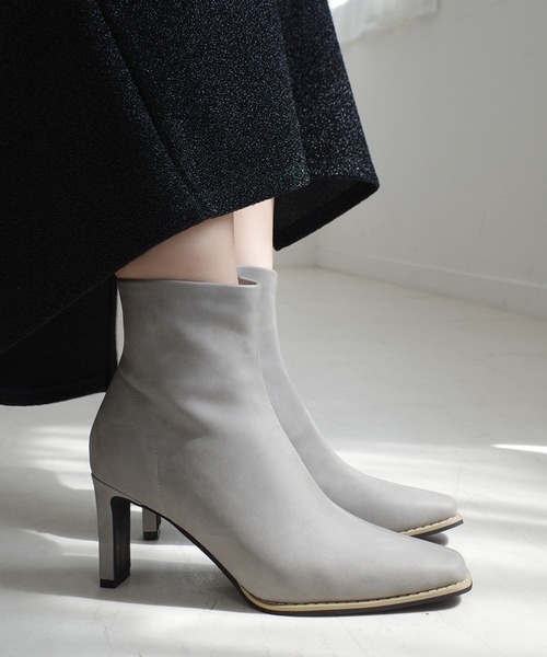 AmiAmi(アミアミ)の「【7.5cmヒールVer.】スクエアトゥブーツ/プレートヒール(ブーツ・レディース・ブラック/アイボリー/ブラック系その他/グレイッシュベージュ/グレー/ブラック×ブラック・LL/S/M/L)」の4枚目の写真