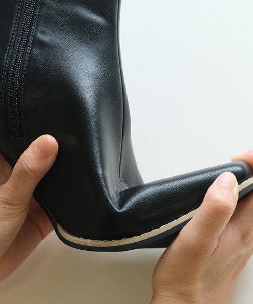 AmiAmi(アミアミ)の「【7.5cmヒールVer.】スクエアトゥブーツ/プレートヒール(ブーツ・レディース・ブラック/アイボリー/ブラック系その他/グレイッシュベージュ/グレー/ブラック×ブラック・LL/S/M/L)」の9枚目の写真