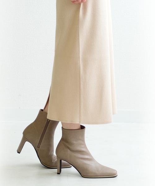 AmiAmi(アミアミ)の「【7.5cmヒールVer.】スクエアトゥブーツ/プレートヒール(ブーツ・レディース・ブラック/アイボリー/ブラック系その他/グレイッシュベージュ/グレー/ブラック×ブラック・LL/S/M/L)」の7枚目の写真