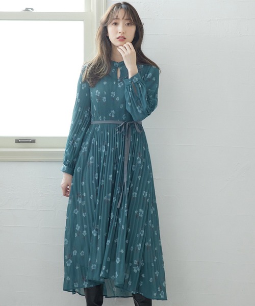 12Twelve Agenda(トゥエルブ アジェンダ)の「花柄消しプリーツ長袖ワンピース(ワンピース・レディース・ピンク/グリーン・M)」の1枚目の写真