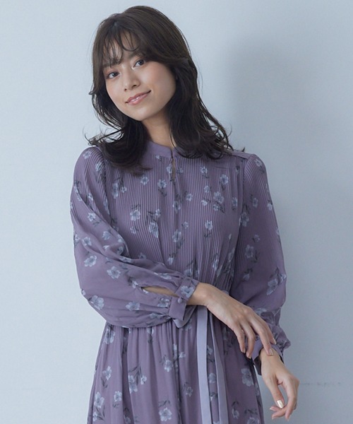 12Twelve Agenda(トゥエルブ アジェンダ)の「花柄消しプリーツ長袖ワンピース(ワンピース・レディース・ピンク/グリーン・M)」の5枚目の写真