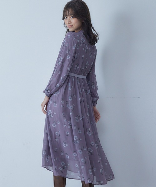 12Twelve Agenda(トゥエルブ アジェンダ)の「花柄消しプリーツ長袖ワンピース(ワンピース・レディース・ピンク/グリーン・M)」の4枚目の写真