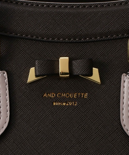 & chouette(アンドシュエット)の「フロントリボン ハンドバッグ(ハンドバッグ・レディース・ライトブルー/ブラック/グレイッシュベージュ/ワインレッド/オフホワイト/ピンク・FREE)」の18枚目の写真
