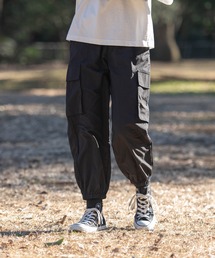 裾絞りカーゴパンツ サイドポケット ゆったりシルエット ワンマイルコーデ