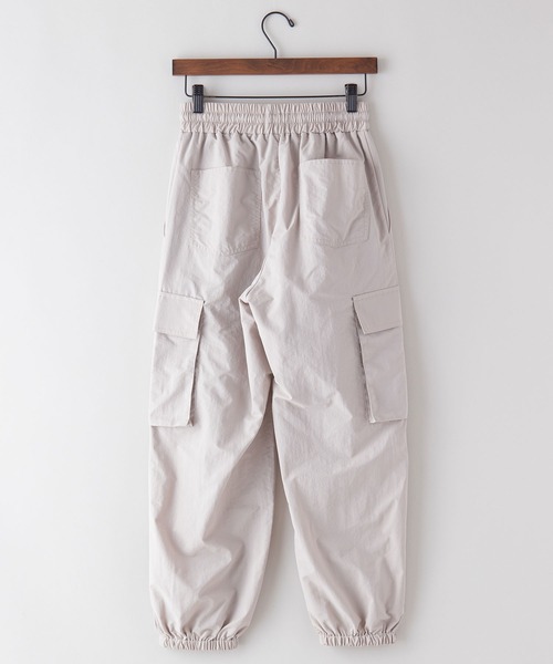 OUTDOOR PRODUCTS APPAREL(アウトドアプロダクツアパレル)の「裾絞りカーゴパンツ サイドポケット ゆったりシルエット ワンマイルコーデ(カーゴパンツ・レディース・ブラック/アイボリー/ライトベージュ・MEDIUM)」の5枚目の写真