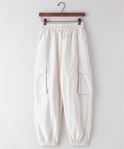 OUTDOOR PRODUCTS APPAREL(アウトドアプロダクツアパレル)の「裾絞りカーゴパンツ サイドポケット ゆったりシルエット ワンマイルコーデ(カーゴパンツ・レディース・ブラック/アイボリー/ライトベージュ・MEDIUM)」の10枚目の写真