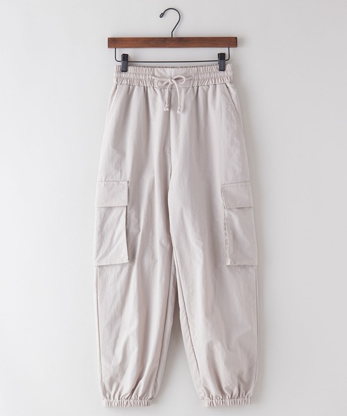 OUTDOOR PRODUCTS APPAREL(アウトドアプロダクツアパレル)の「裾絞りカーゴパンツ サイドポケット ゆったりシルエット ワンマイルコーデ(カーゴパンツ・レディース・ブラック/アイボリー/ライトベージュ・MEDIUM)」の8枚目の写真
