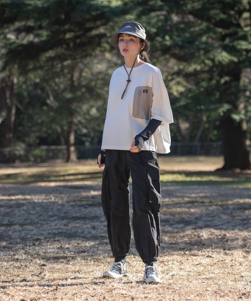 OUTDOOR PRODUCTS APPAREL(アウトドアプロダクツアパレル)の「裾絞りカーゴパンツ サイドポケット ゆったりシルエット ワンマイルコーデ(カーゴパンツ・レディース・ブラック/アイボリー/ライトベージュ・MEDIUM)」の16枚目の写真
