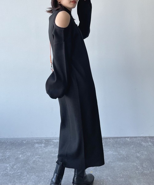 PAGEBOY(ページボーイ)の「オープンショルダーニットワンピース(ワンピース・レディース・オフホワイト/ブラック/ラベンダー・FREE)」の3枚目の写真