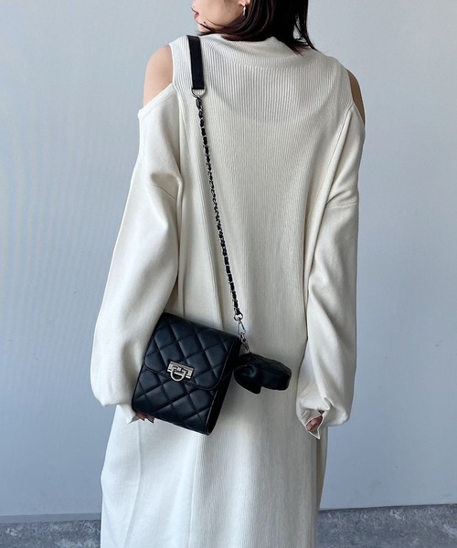 PAGEBOY(ページボーイ)の「オープンショルダーニットワンピース(ワンピース・レディース・オフホワイト/ブラック/ラベンダー・FREE)」の11枚目の写真