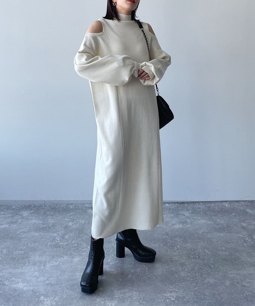 PAGEBOY(ページボーイ)の「オープンショルダーニットワンピース(ワンピース・レディース・オフホワイト/ブラック/ラベンダー・FREE)」の13枚目の写真