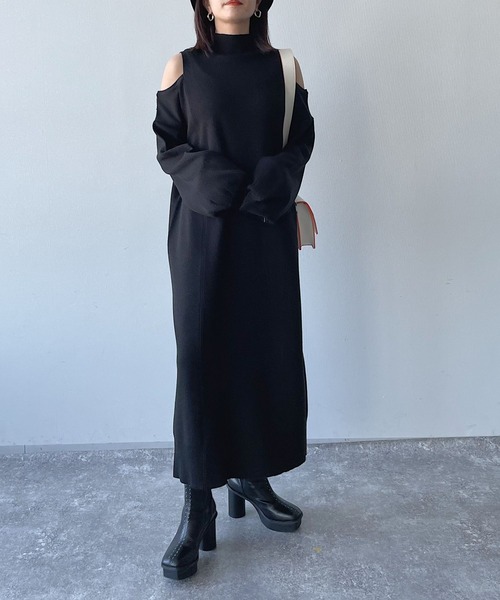 PAGEBOY(ページボーイ)の「オープンショルダーニットワンピース(ワンピース・レディース・オフホワイト/ブラック/ラベンダー・FREE)」の15枚目の写真