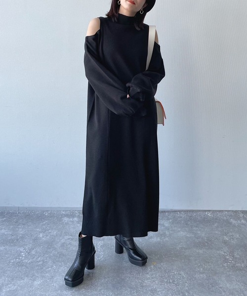 PAGEBOY(ページボーイ)の「オープンショルダーニットワンピース(ワンピース・レディース・オフホワイト/ブラック/ラベンダー・FREE)」の6枚目の写真