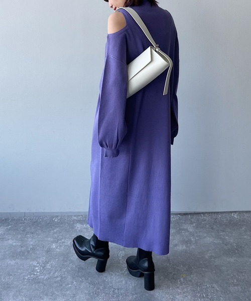 PAGEBOY(ページボーイ)の「オープンショルダーニットワンピース(ワンピース・レディース・オフホワイト/ブラック/ラベンダー・FREE)」の17枚目の写真