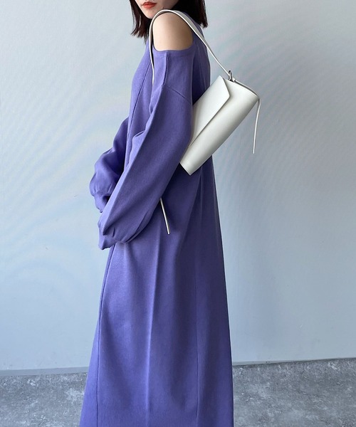 PAGEBOY(ページボーイ)の「オープンショルダーニットワンピース(ワンピース・レディース・オフホワイト/ブラック/ラベンダー・FREE)」の4枚目の写真