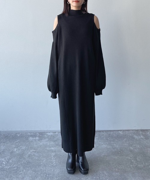 PAGEBOY(ページボーイ)の「オープンショルダーニットワンピース(ワンピース・レディース・オフホワイト/ブラック/ラベンダー・FREE)」の8枚目の写真