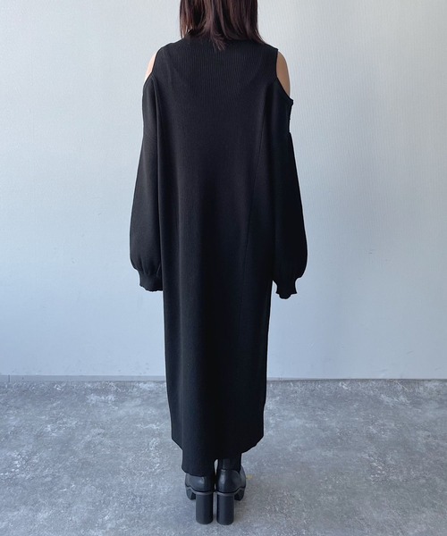 PAGEBOY(ページボーイ)の「オープンショルダーニットワンピース(ワンピース・レディース・オフホワイト/ブラック/ラベンダー・FREE)」の14枚目の写真