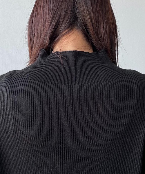 PAGEBOY(ページボーイ)の「オープンショルダーニットワンピース(ワンピース・レディース・オフホワイト/ブラック/ラベンダー・FREE)」の16枚目の写真