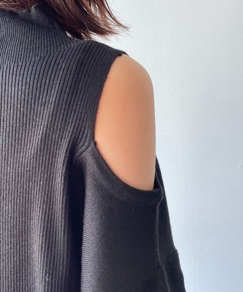 PAGEBOY(ページボーイ)の「オープンショルダーニットワンピース(ワンピース・レディース・オフホワイト/ブラック/ラベンダー・FREE)」の7枚目の写真