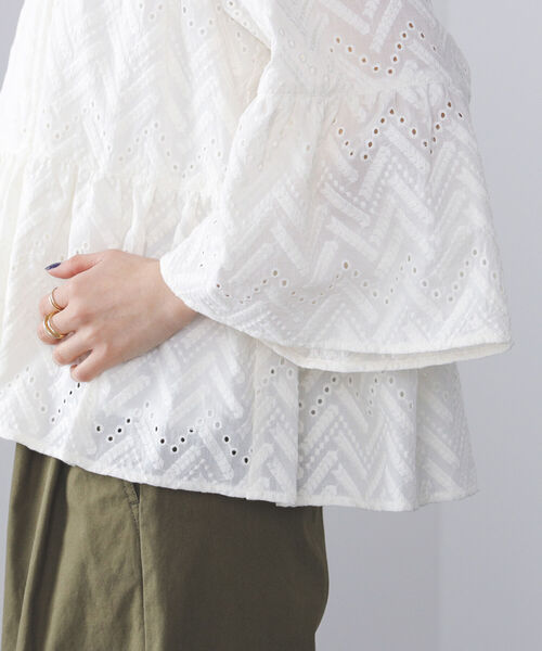 BEAMS HEART(ビームスハート)の「BEAMS HEART / 総刺繍 ティアード ブラウス(シャツ/ブラウス・レディース・オフホワイト/クリアブラック/イエロー・FREE)」の11枚目の写真