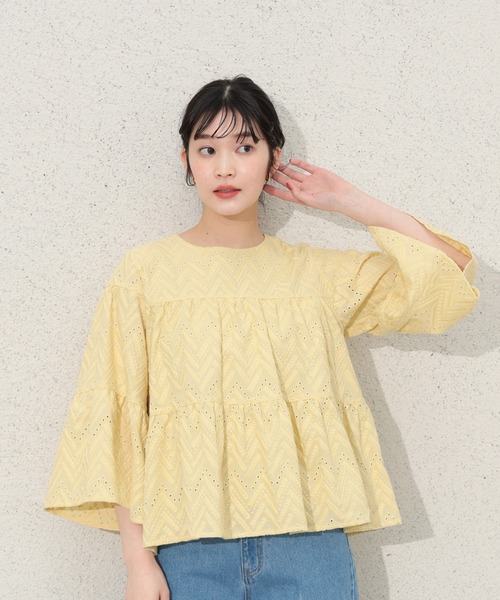 BEAMS HEART(ビームスハート)の「BEAMS HEART / 総刺繍 ティアード ブラウス(シャツ/ブラウス・レディース・オフホワイト/クリアブラック/イエロー・FREE)」の3枚目の写真