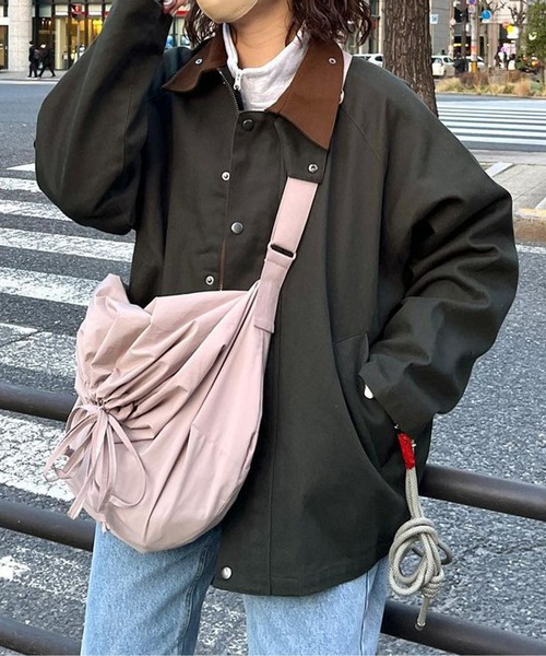 CPCM（シーピーシーエム）の「襟配色短丈ブルゾン（ブルゾン・レディース・グリーン/チャコールグレー/ホワイト・MEDIUM/LARGE）」の5枚目の写真