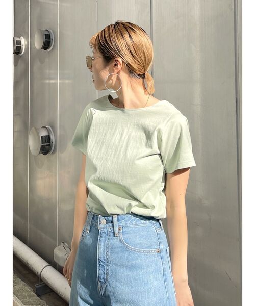 Ungrid(アングリッド)の「オーガビッツコットンバックオープンTee(Tシャツ/カットソー・レディース・レッド/オフホワイト/ブラック/ミント・FREE)」の6枚目の写真
