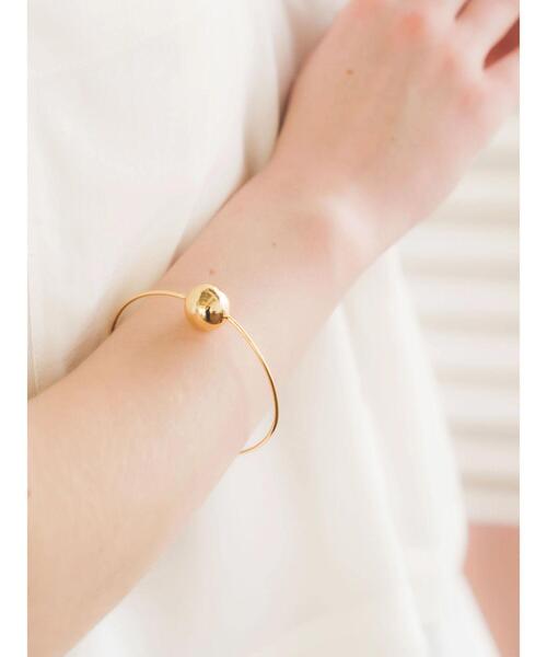 YECCA VECCA（イェッカヴェッカ）の「メタルボールバングル（バングル/リストバンド・レディース・ゴールド/シルバー・FREE）」の2枚目の写真