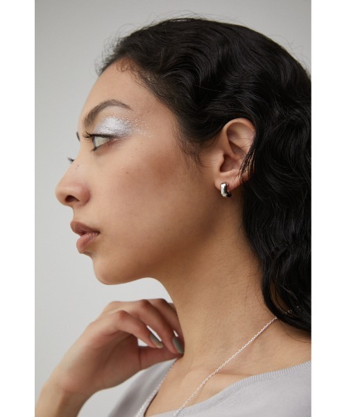 AZUL by moussy(アズールバイマウジー)の「PETIT NUANCE HOOP EARRINGS/プチニュアンスフープピアス(ピアス(両耳用)・レディース・シルバー/ゴールド系その他・FREE)」の6枚目の写真