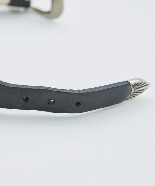 TOGA(トーガ)の「Triangle leather bangle(バングル/リストバンド・メンズ・ブラック・FREE)」の4枚目の写真